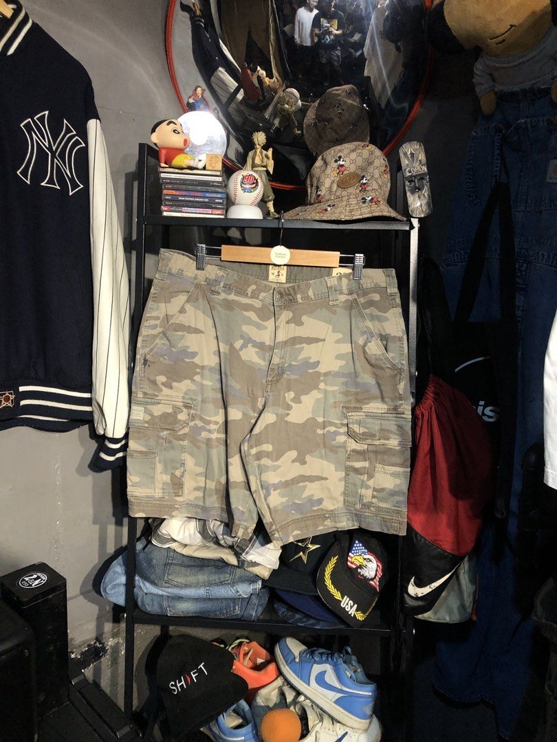 RED HEAD CAMO CARGO SHORT (Category: Shorts) located in San Pablo. Submitted by genesisllo24149 (Listing ID 1471019604, Image 1). Description: RED HEAD CAMO CARGO SHORT WAIST -> 36 LENGTH -> 19 THIGH -> 14.5 LEG OPENING -> 12 ISSUE -> NONE CONDITION -> EXCELLENT DM TO PURCHASE 📥 DISCLAIMER: - Please manage your expectations, posted items are preloved, used & thrifted -Actual color may vary due to lighting -Flaker will be posted.