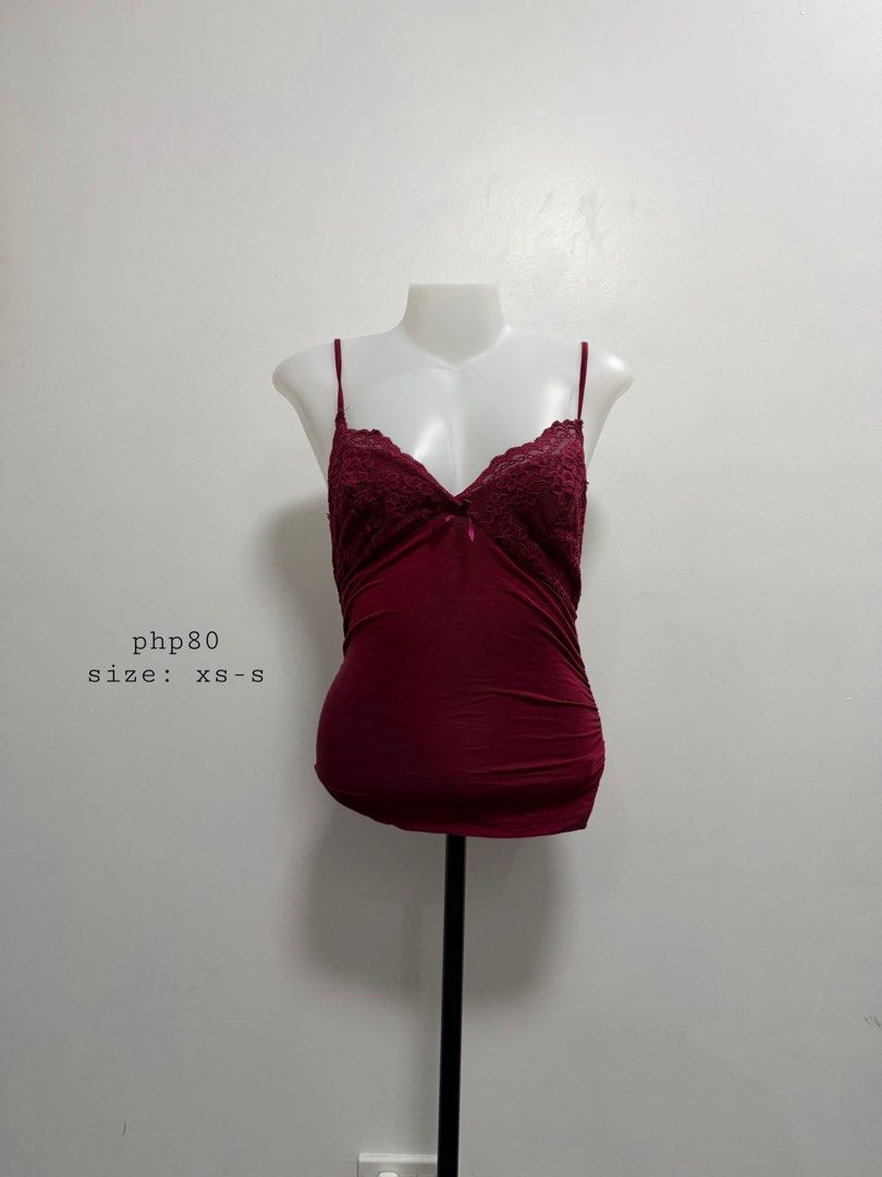Red Sleeveless Top (Category: Sleeveless) located in Antipolo. Submitted by nlknn_ (Listing ID 1471099542, Image 1). Description: .