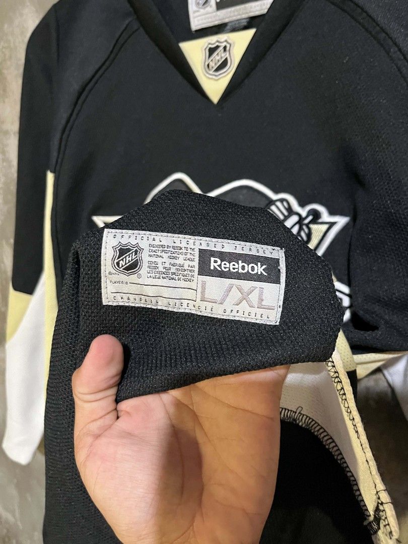 Reebok Hockey Jersey NHL (Category: Activewear) located in Andop. Submitted by tonthrift_st (Listing ID 1471073624, Image 3). Description: Reebok NHL Hockey Jersey Excellent condition Size XL youth on tag Dimes W21 L26.5 back 28 Issue last pic sa logo sa sleeve 🏷️📥 📍Kapalong, Davao del Norte.