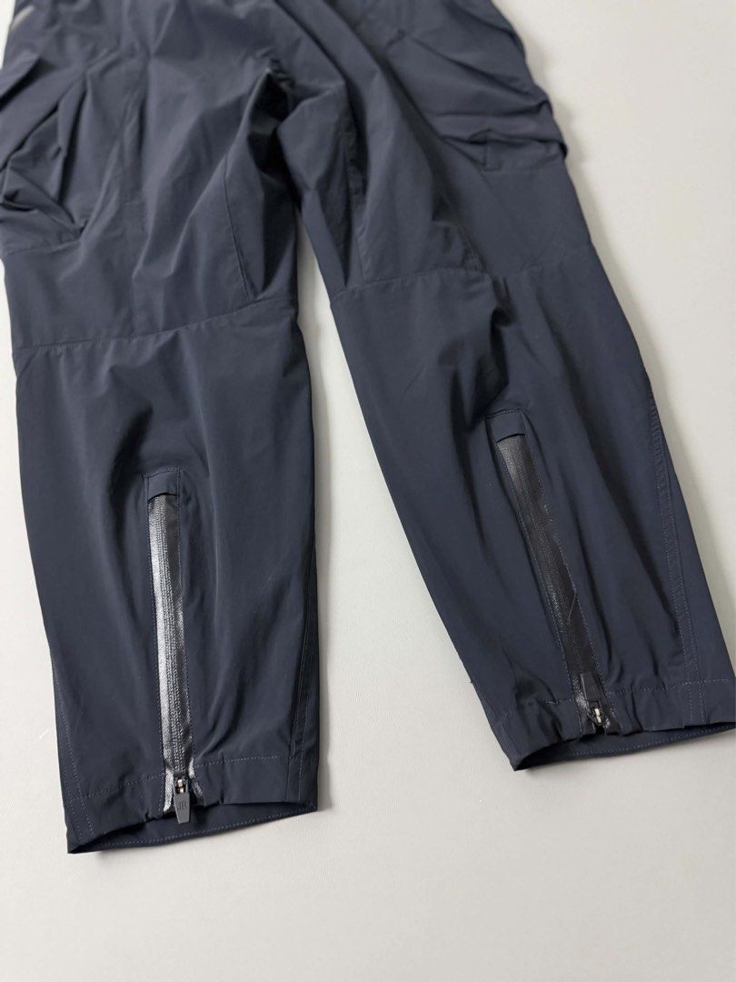 REINDEE LUSION (Category: Jeans) located in Guagua. Submitted by sweetboyy (Listing ID 1471041530, Image 3). Description: REINDEE LUSION 23AW DOUBLE STREAMER GEOMETRIC POCKET PANTS EXCELLENT CONDITION SIZE LARGE ON TAG DIMES: WAISTLINE 30-34 / LENGTH 38 / LEG OPENING 6.