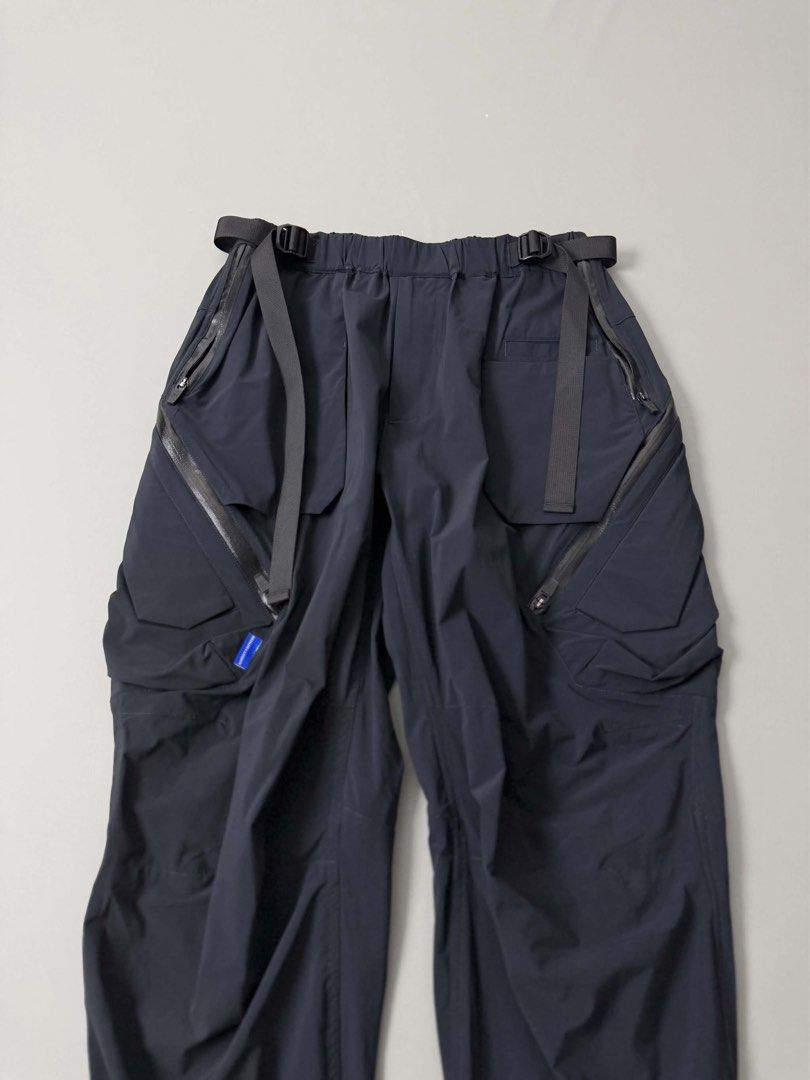 REINDEE LUSION (Category: Jeans) located in Guagua. Submitted by sweetboyy (Listing ID 1471041530, Image 2). Description: REINDEE LUSION 23AW DOUBLE STREAMER GEOMETRIC POCKET PANTS EXCELLENT CONDITION SIZE LARGE ON TAG DIMES: WAISTLINE 30-34 / LENGTH 38 / LEG OPENING 6.