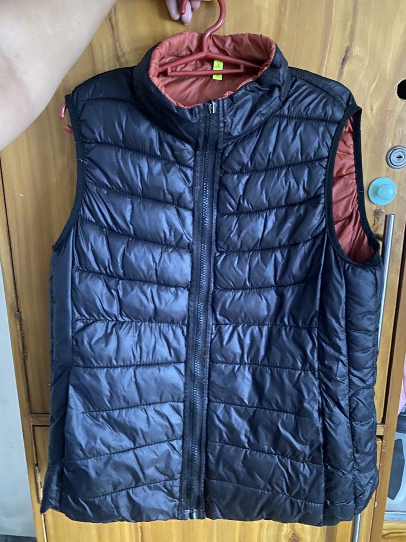 Reversible Puffer Vest Rust Orange and Black (Category: Coats, Jackets and Outerwear) located in Quezon City. Submitted by etheareal (Listing ID 1470944950, Image 3). Description: - Reversible design: Rust orange on one side, classic black on the other - Bought for PHP 350! - RFS: was supposed to use for a halloween costume pero ibang color pala nabili ko 🥲 - Issues: small thread satsats here and there lang.