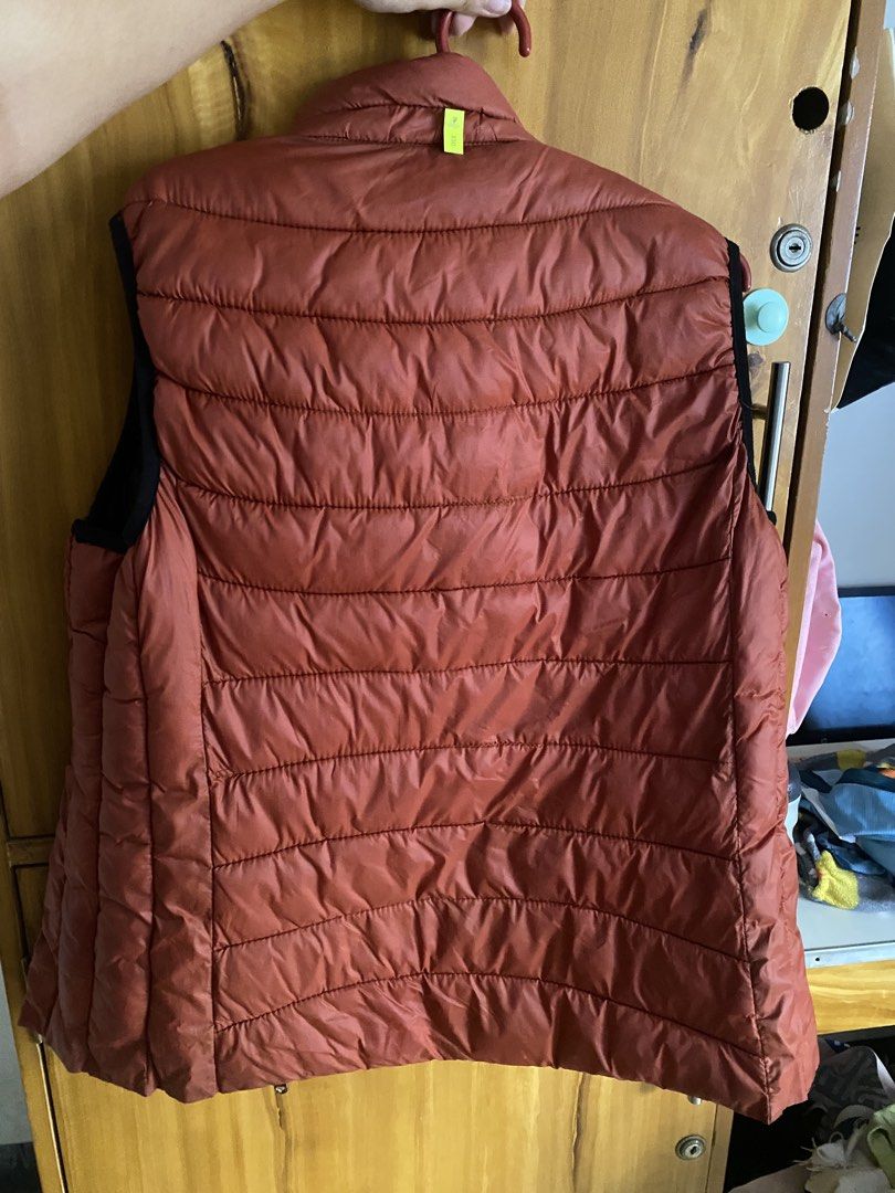 Reversible Puffer Vest Rust Orange and Black (Category: Coats, Jackets and Outerwear) located in Quezon City. Submitted by etheareal (Listing ID 1470944950, Image 2). Description: - Reversible design: Rust orange on one side, classic black on the other - Bought for PHP 350! - RFS: was supposed to use for a halloween costume pero ibang color pala nabili ko 🥲 - Issues: small thread satsats here and there lang.
