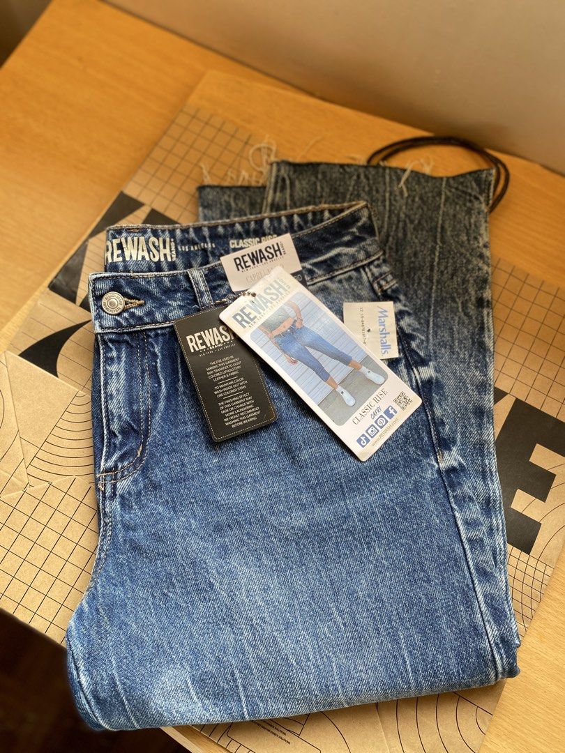 Rewash Classic Rise Capri Jeans 34” (Category: Jeans) located in Batangas. Submitted by lux_kimmy (Listing ID 1470976728, Image 2). Description: Rewash classic rise capri jeans in medium wash denim. Blue denim with light distressing details on the back pocket and hem. Brand new with tags still attached from Marshalls. Straight fit style ending at calf length. Great casual everyday denim. 34” waistline.