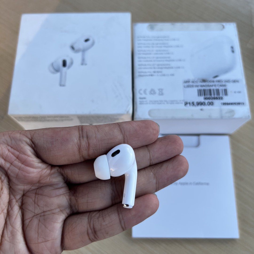Right Pod Airpods Pro 2 Original (Lightning) (Category: Earphones) located in Cebu City. Submitted by luckyyfindss (Listing ID 1471035247, Image 1). Description: Right Pod Airpods Pro 2 Original (Lightning) I offer replacements to those missing or lost either charging case, left, and right Airpods this is the best for you 💯 - Still in great condition no issues - A2698 Model Number - All features are working - Cleaned and sanitized - Updated to l