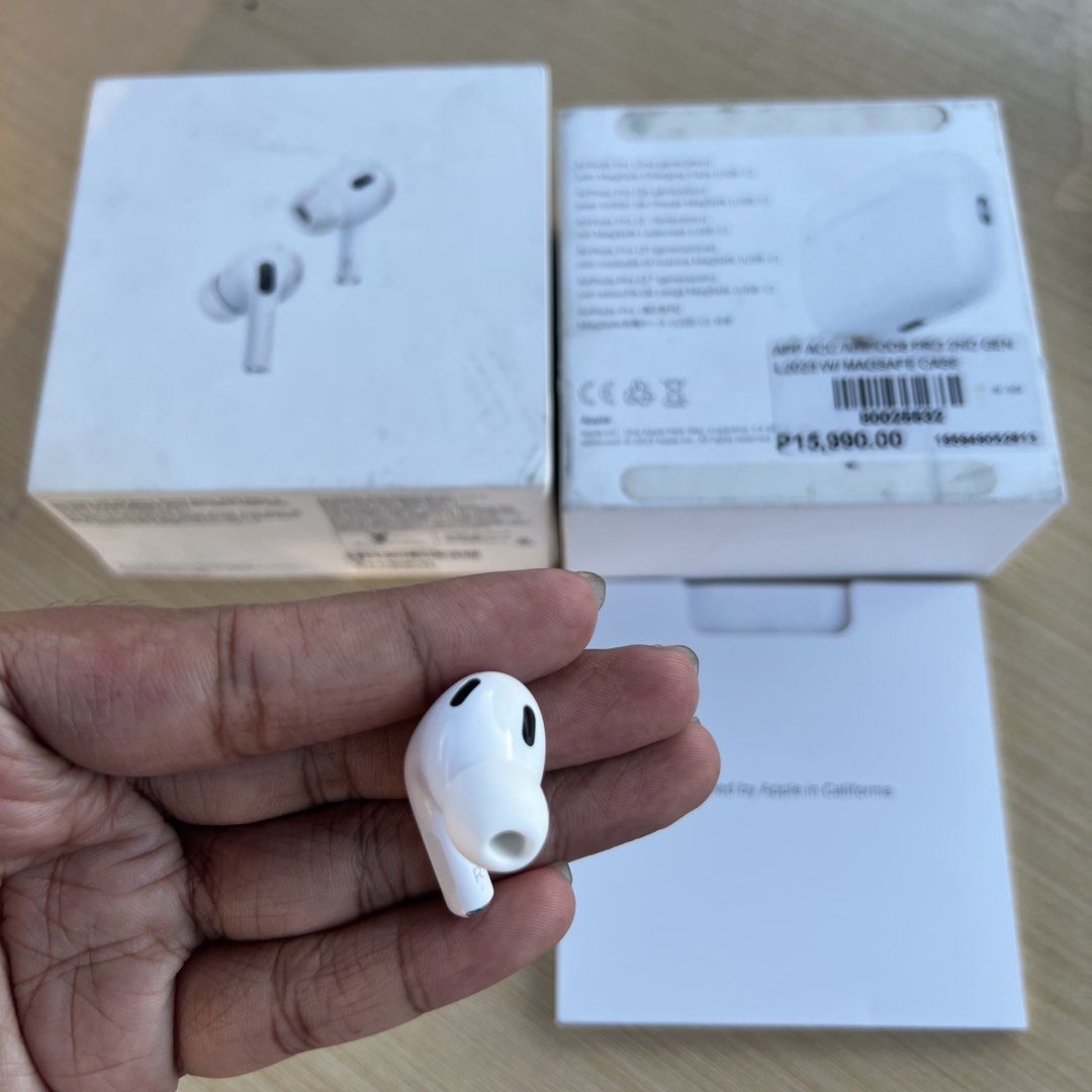Right Pod Airpods Pro 2 Original (Lightning) (Category: Earphones) located in Cebu City. Submitted by luckyyfindss (Listing ID 1471035247, Image 3). Description: Right Pod Airpods Pro 2 Original (Lightning) I offer replacements to those missing or lost either charging case, left, and right Airpods this is the best for you 💯 - Still in great condition no issues - A2698 Model Number - All features are working - Cleaned and sanitized - Updated to l