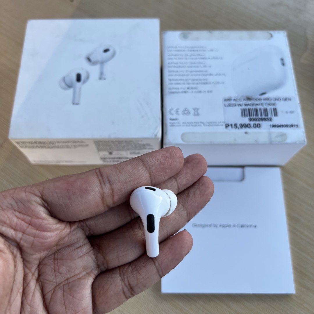 Right Pod Airpods Pro 2 Original (Lightning) (Category: Earphones) located in Cebu City. Submitted by luckyyfindss (Listing ID 1471035247, Image 2). Description: Right Pod Airpods Pro 2 Original (Lightning) I offer replacements to those missing or lost either charging case, left, and right Airpods this is the best for you 💯 - Still in great condition no issues - A2698 Model Number - All features are working - Cleaned and sanitized - Updated to l