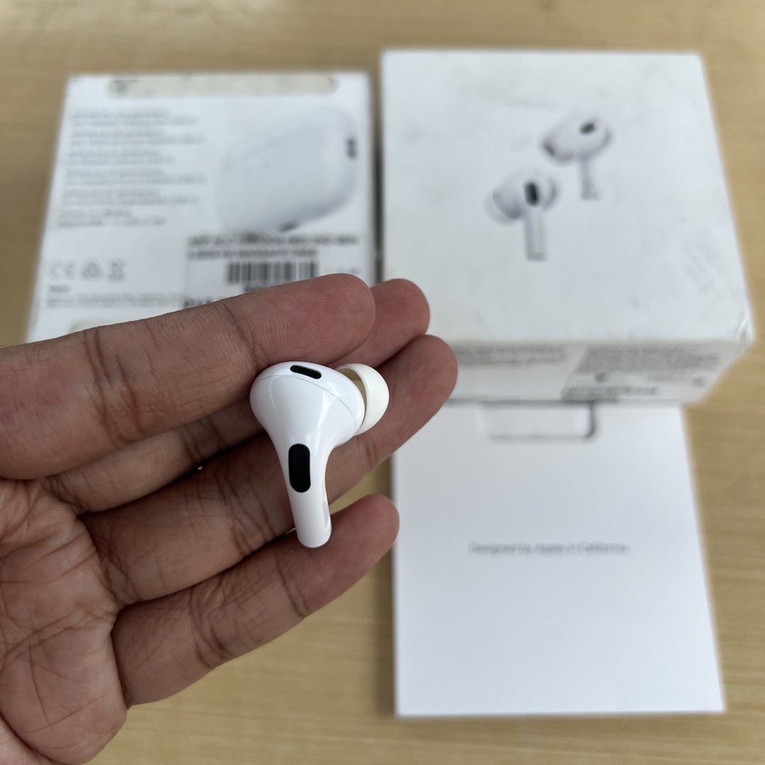 Right Pod Airpods Pro 2 Original (USB-C) (Category: Earphones) located in Cebu City. Submitted by luckyyfindss (Listing ID 1471036413, Image 2). Description: Right Pod Airpods Pro 2 Original (USB-C) I offer replacements to those missing or lost either charging case, left, and right Airpods this is the best for you 💯 - As new condition no issues - A3047 Model Number - All features are working - Cleaned and sanitized - Updated to latest firmware v