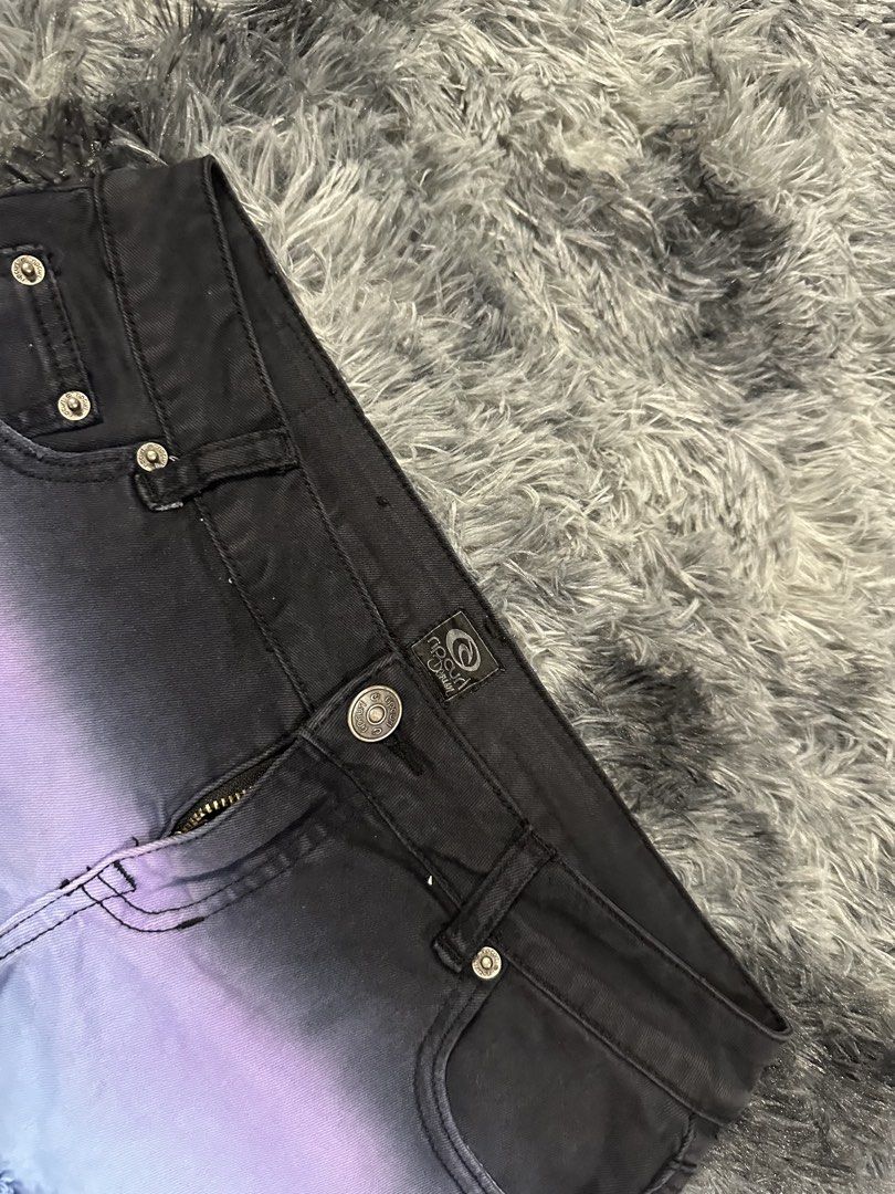 Ripcurl Y2K Gradient Ombri Mini Short (Category: Shirts) located in Baao. Submitted by revamped.co (Listing ID 1471050019, Image 2). Description: Ripcurl Y2K Gradient Ombri Mini Short Excellent Condition Size 10 Fit 28-30 9 Inches length No Issue.