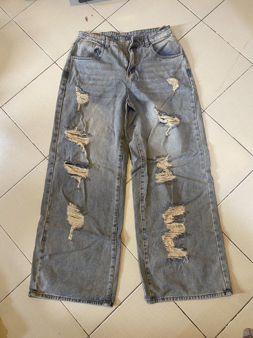 Ripped Baggy Jeans (Category: Jeans) located in Tarlac. Submitted by linchua1 (Listing ID 1470951209, Image 1). Description: Pina rework ko yung waist cuz malaki before.