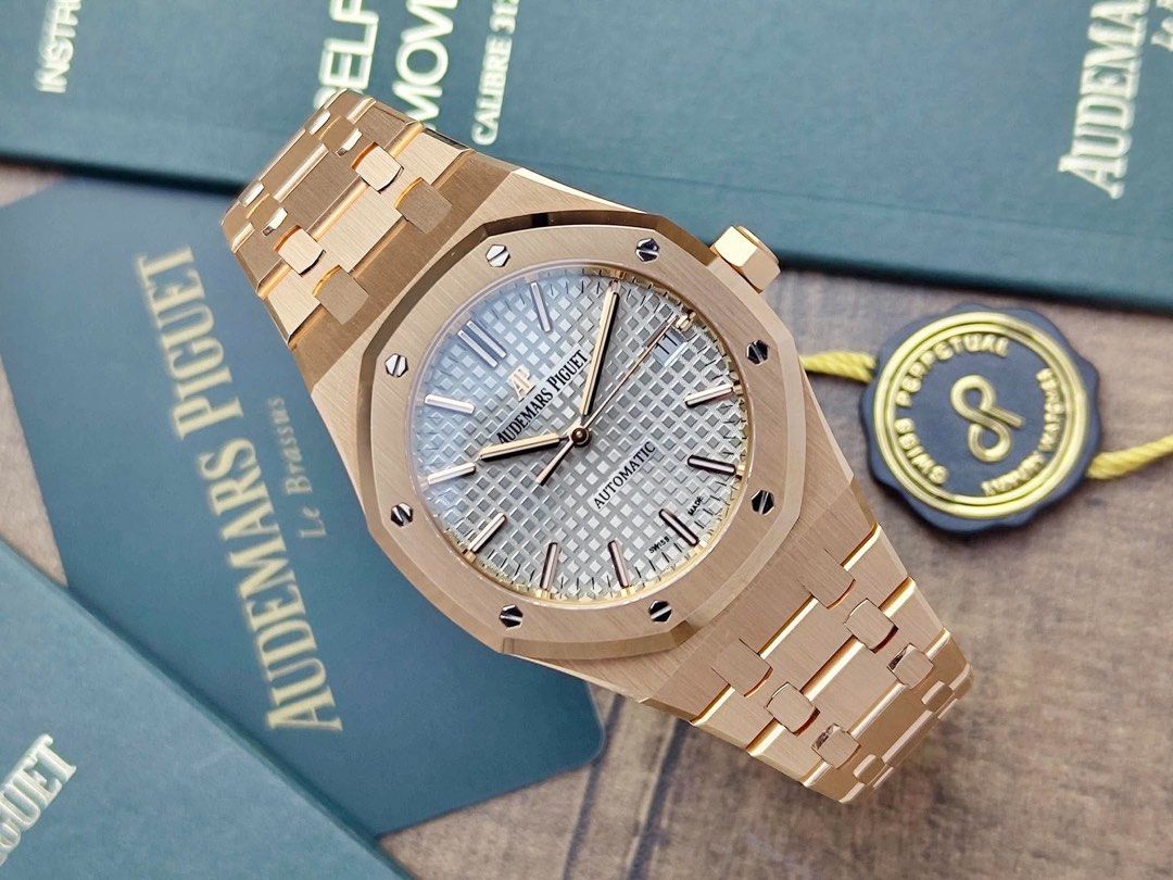 Royal Oak 15450OR RG (Category: Women's Watches) located in Makati City. Submitted by swissperpetual (Listing ID 1471010301, Image 1). Description: Audemars Piguet Royal Oak Rose Gold Grey Dial 15450OR.OO.1256OR.01 37mm 2018 Complete Set Condition: 9/10 (Excellent condition) Price: P3,988,000 Negotiable 🤝 7 Day Moneyback Guarantee 🧑‍🔧 1 Year SP Service Warranty 💱 Trades Offers and Pre-orders Accepted 💳 Credit Card Options Available 🪙 Layawa
