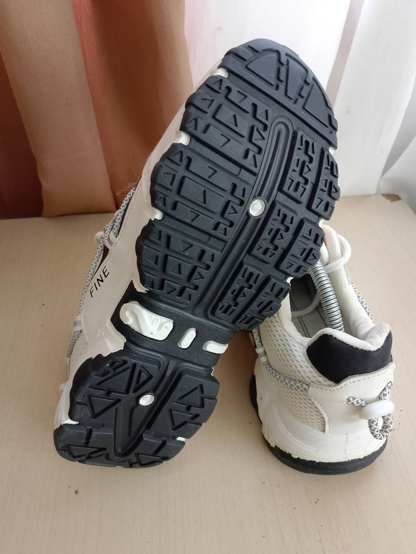 Rubber shoes casual (Category: Sneakers) located in La Trinidad. Submitted by honeysplushies2 (Listing ID 1471065367, Image 3). Description: like new condition no flaws size 25 CM.