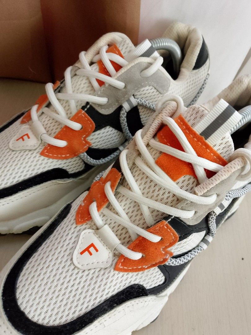 Rubber shoes casual (Category: Sneakers) located in La Trinidad. Submitted by honeysplushies2 (Listing ID 1471065367, Image 2). Description: like new condition no flaws size 25 CM.