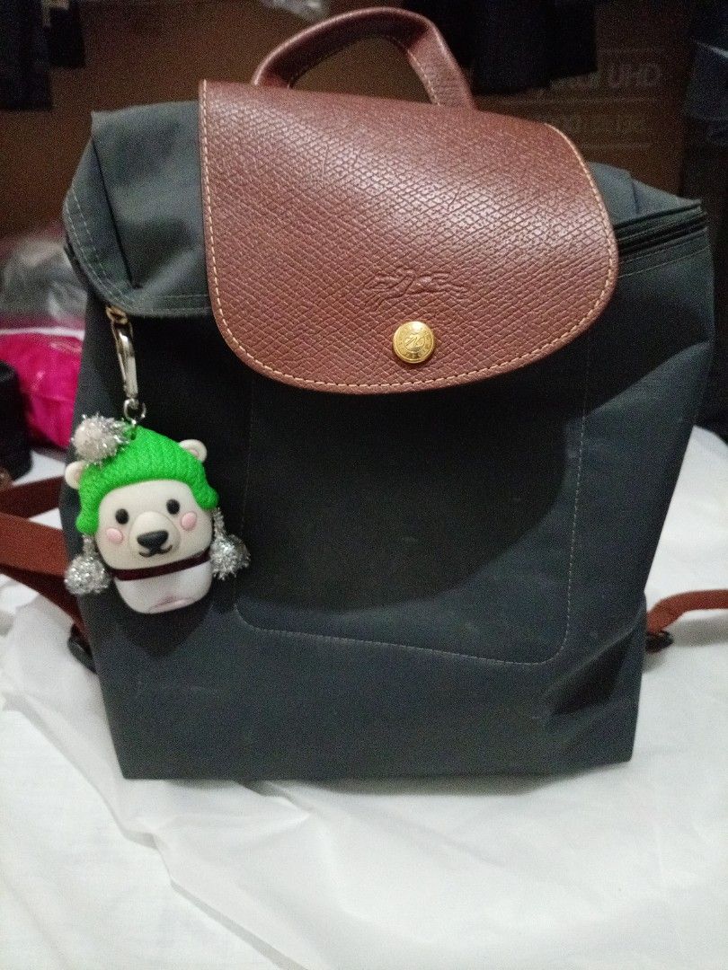 Rush sale (Category: Backpacks) located in Muntinlupa City. Submitted by youngforest_acb081 (Listing ID 1470943373, Image 1). Description: Very cute Med size Dark blue Sign of usage only Auth from japan.