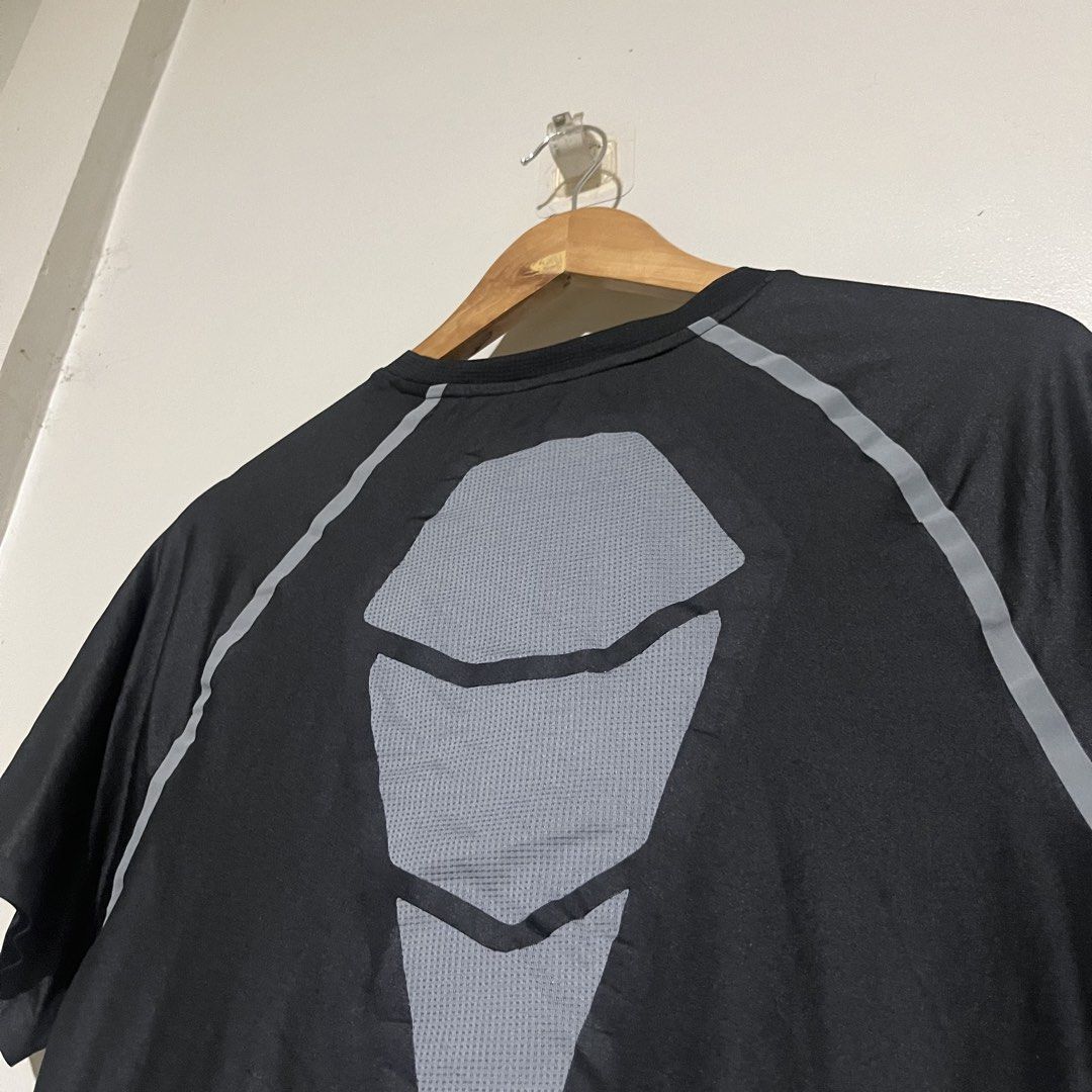 Russell Compression Tee Rich Black (Category: Tshirts & Polo Shirts ) located in Argao. Submitted by secondcyclecollection (Listing ID 1471068407, Image 3). Description: - Brand: Russell - Condition: Brand new with tags (never worn) - Color: Rich black with grey accent panels on shoulders and upper back - Size: L - Material & Tech: Dri-power 360 moisture control technology - Brandnew Condition.
