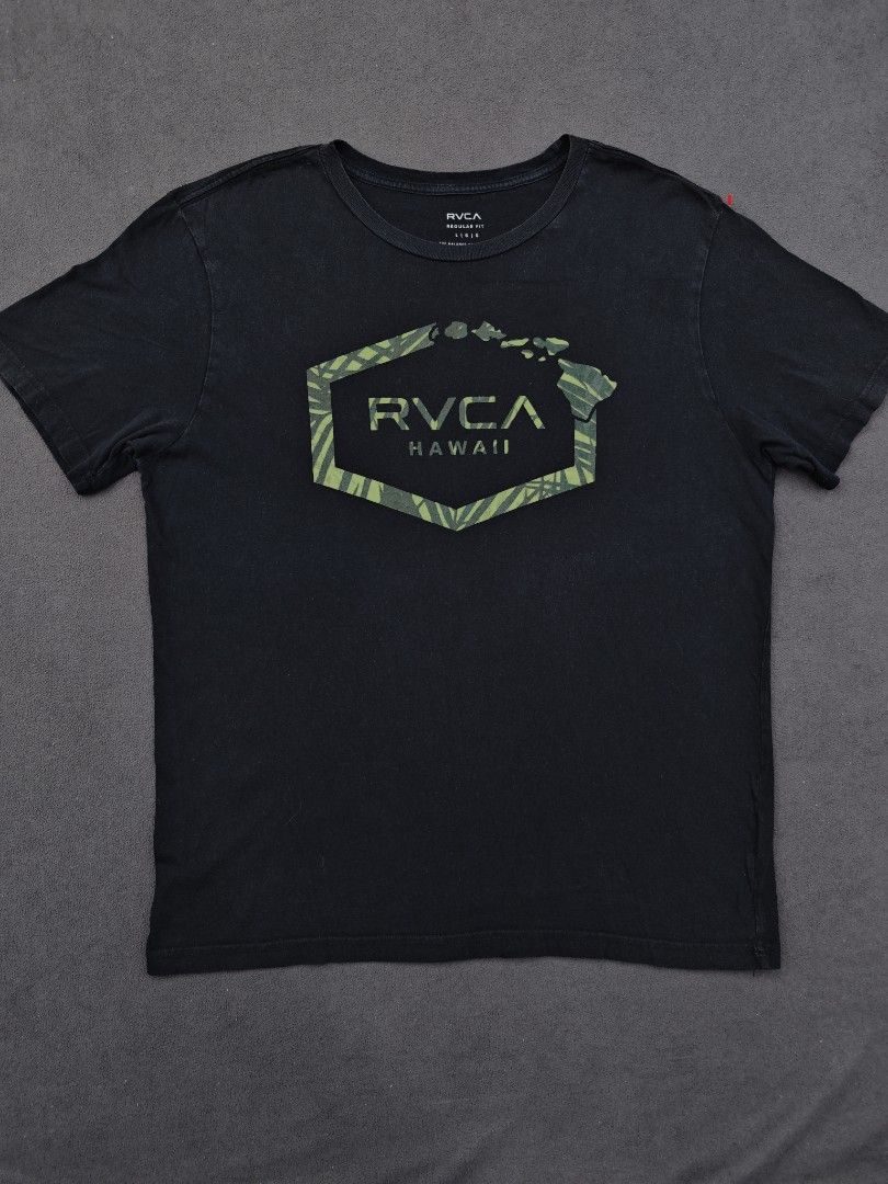 RVCA Hawaii Regular Fit Black T-Shirt (Category: Tshirts & Polo Shirts ) located in Bulacan. Submitted by pzj_thrift (Listing ID 1470968070, Image 1). Description: condition 9/10 color rate 9/10 no issue.