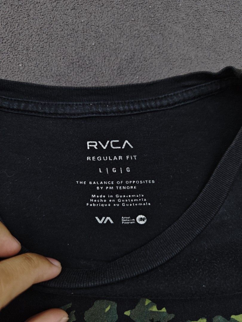 RVCA Hawaii Regular Fit Black T-Shirt (Category: Tshirts & Polo Shirts ) located in Bulacan. Submitted by pzj_thrift (Listing ID 1470968070, Image 2). Description: condition 9/10 color rate 9/10 no issue.