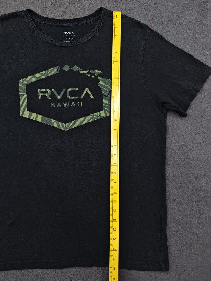 RVCA Hawaii Regular Fit Black T-Shirt (Category: Tshirts & Polo Shirts ) located in Bulacan. Submitted by pzj_thrift (Listing ID 1470968070, Image 3). Description: condition 9/10 color rate 9/10 no issue.