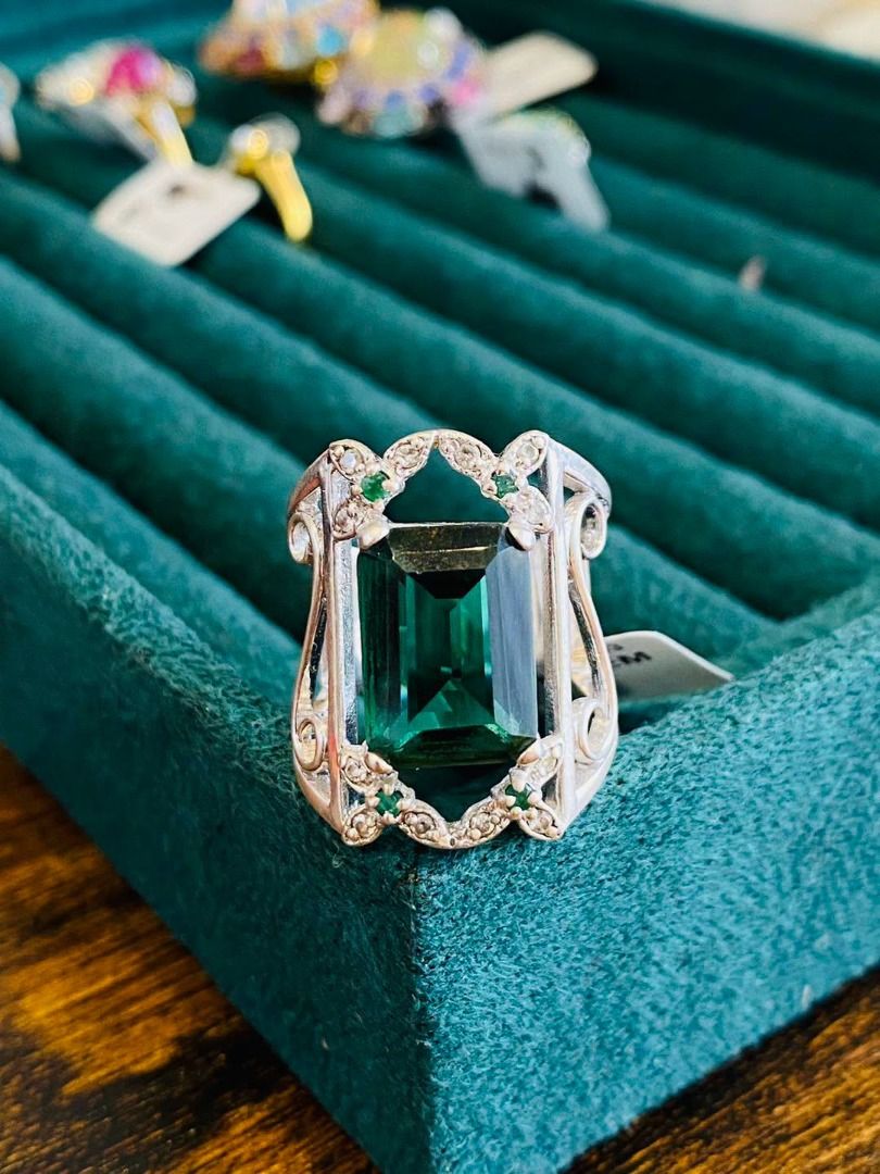 S6 VINTAGE GREEN GEM SILVER RING (Category: Rings) located in Baguio. Submitted by asna_taku (Listing ID 1471017857, Image 1). Description: 💚✨ VINTAGE GREEN GEM SILVER RING ✨💚 Elegance with a touch of vintage royalty! 👑💎 This stunning vintage silver ring features a captivating deep green rectangular-cut gemstone surrounded by intricate silver detailing and delicate accent stones. Its ornate design gives it a timeless, sophisticated charm—perf