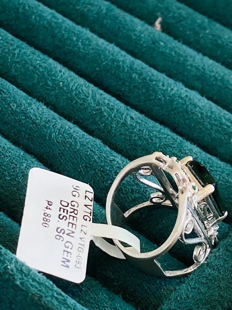 S6 VINTAGE GREEN GEM SILVER RING (Category: Rings) located in Baguio. Submitted by asna_taku (Listing ID 1471017857, Image 3). Description: 💚✨ VINTAGE GREEN GEM SILVER RING ✨💚 Elegance with a touch of vintage royalty! 👑💎 This stunning vintage silver ring features a captivating deep green rectangular-cut gemstone surrounded by intricate silver detailing and delicate accent stones. Its ornate design gives it a timeless, sophisticated charm—perf