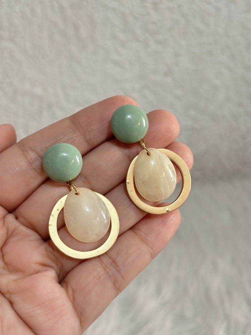 S925 Post geometric drop and dangle earrings (Category: Earrings) located in Paranaque City. Submitted by dalle_closet (Listing ID 1470986899, Image 3). Description: S925 markings on post/stem.