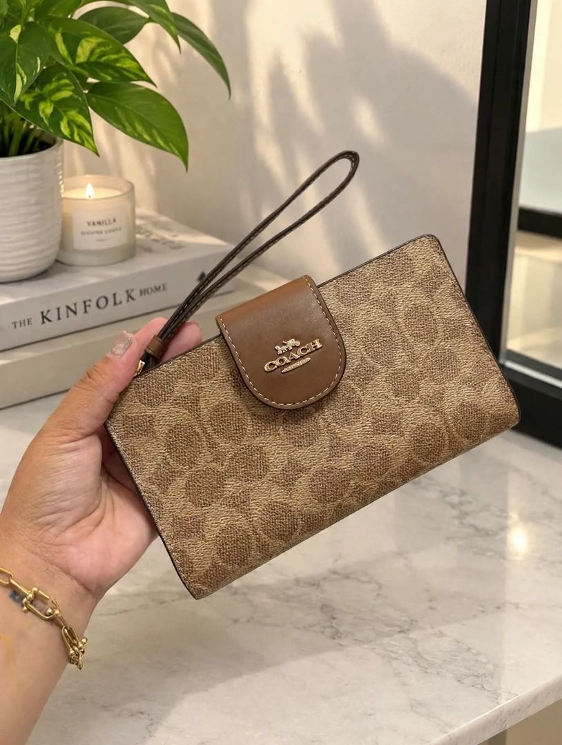 SALE 3 designs Coach Long Wallet (Category: Wallets & Card holders) located in Rizal. Submitted by hiraya16 (Listing ID 1470974049, Image 3). Description: Onhand ready to ship Shipping via LBC Only.