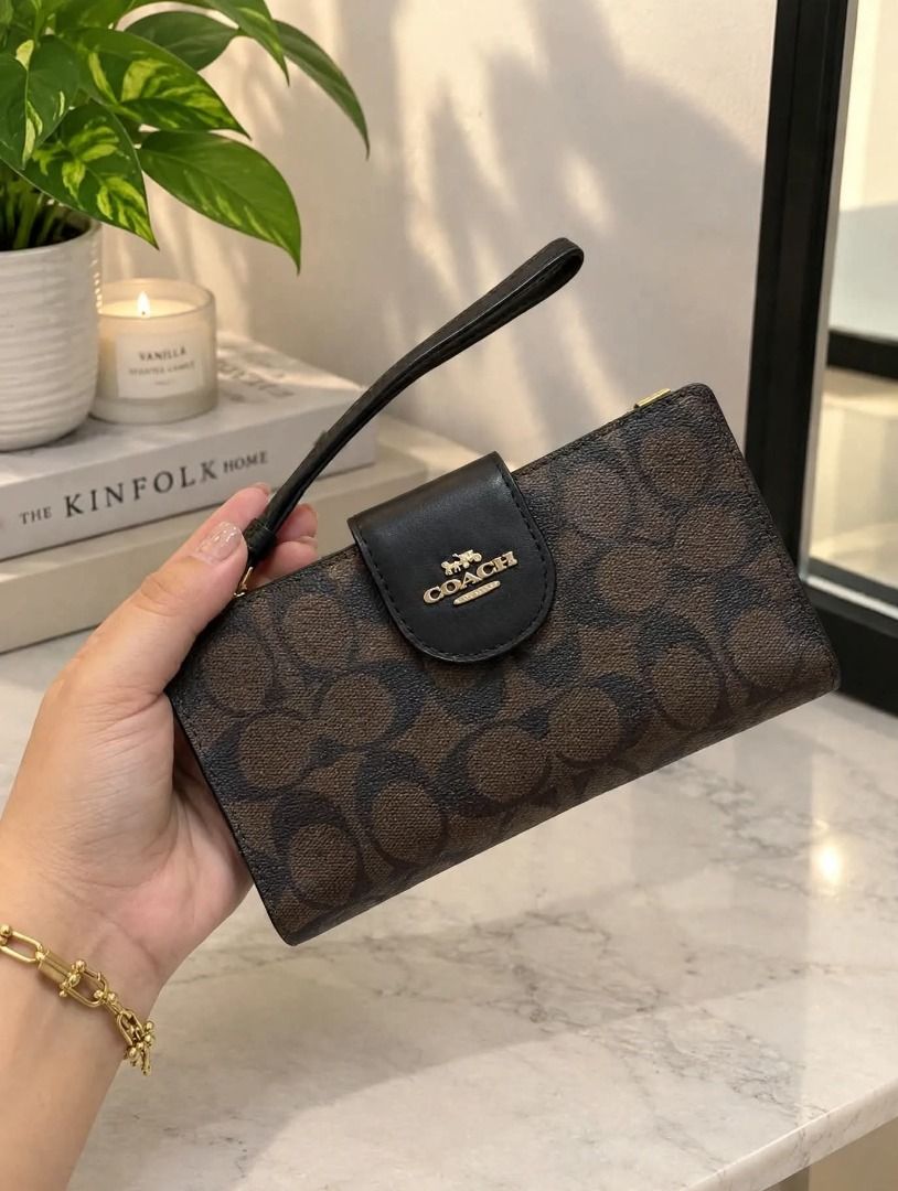 SALE 3 designs Coach Long Wallet (Category: Wallets & Card holders) located in Rizal. Submitted by hiraya16 (Listing ID 1470974049, Image 1). Description: Onhand ready to ship Shipping via LBC Only.