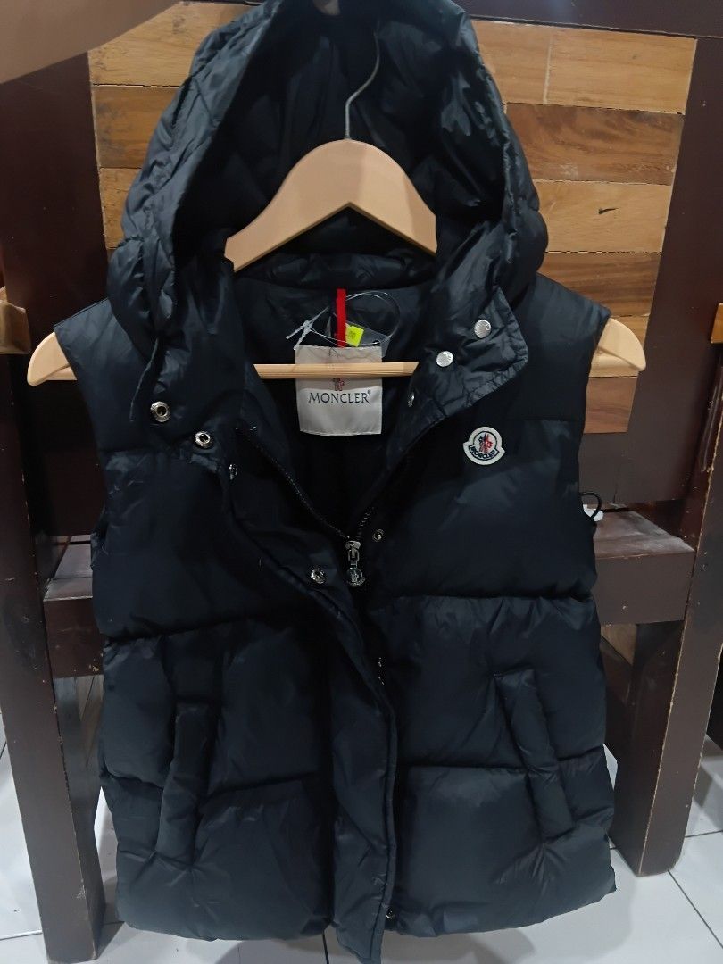 @Sale!@Moncler Massimo Dutti (Category: Coats, Jackets and Outerwear) located in Subic. Submitted by AnythingBrandedby_May (Listing ID 1470946861, Image 2). Description: Massimo Dutti P1K Medium Moncler P1800 Small.