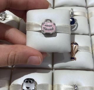 (Category: ) located in . Submitted by badaloves_u (Listing ID 1470970261, Image 1). Description: .