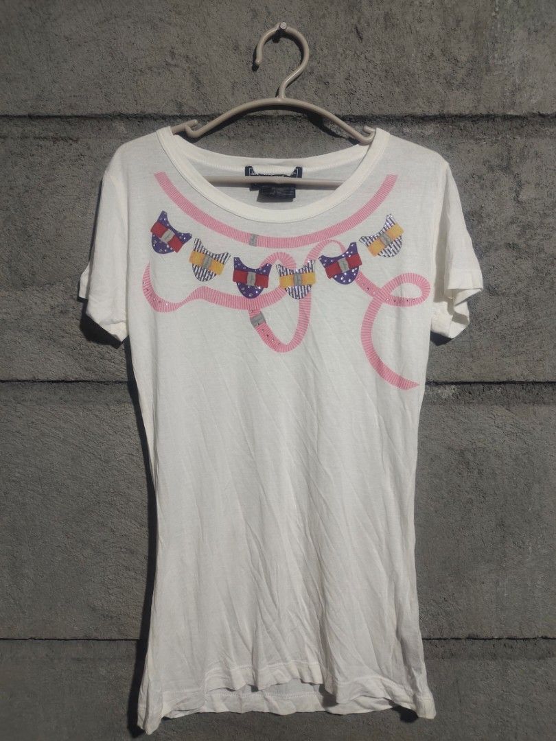 Salvatore Ferragamo (Category: Luxury Apparel) located in Legazpi City. Submitted by jaycie.thrift23 (Listing ID 1471047261, Image 1). Description: Salvatore Ferragamo excellent condition small on tag 17W 26L.