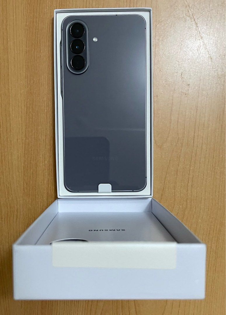 Samsung A57 (Category: Samsung) located in Dasmarinas. Submitted by oyies_closet (Listing ID 1470933015, Image 2). Description: For Sale ONLY Brand new Samsung Galaxy A57 5G 8GB RAM/128 GB ROM BOX OPENED FOR CHECKING UNIT ONLY (NEVER BEEN USED) RFS - Spare lang .