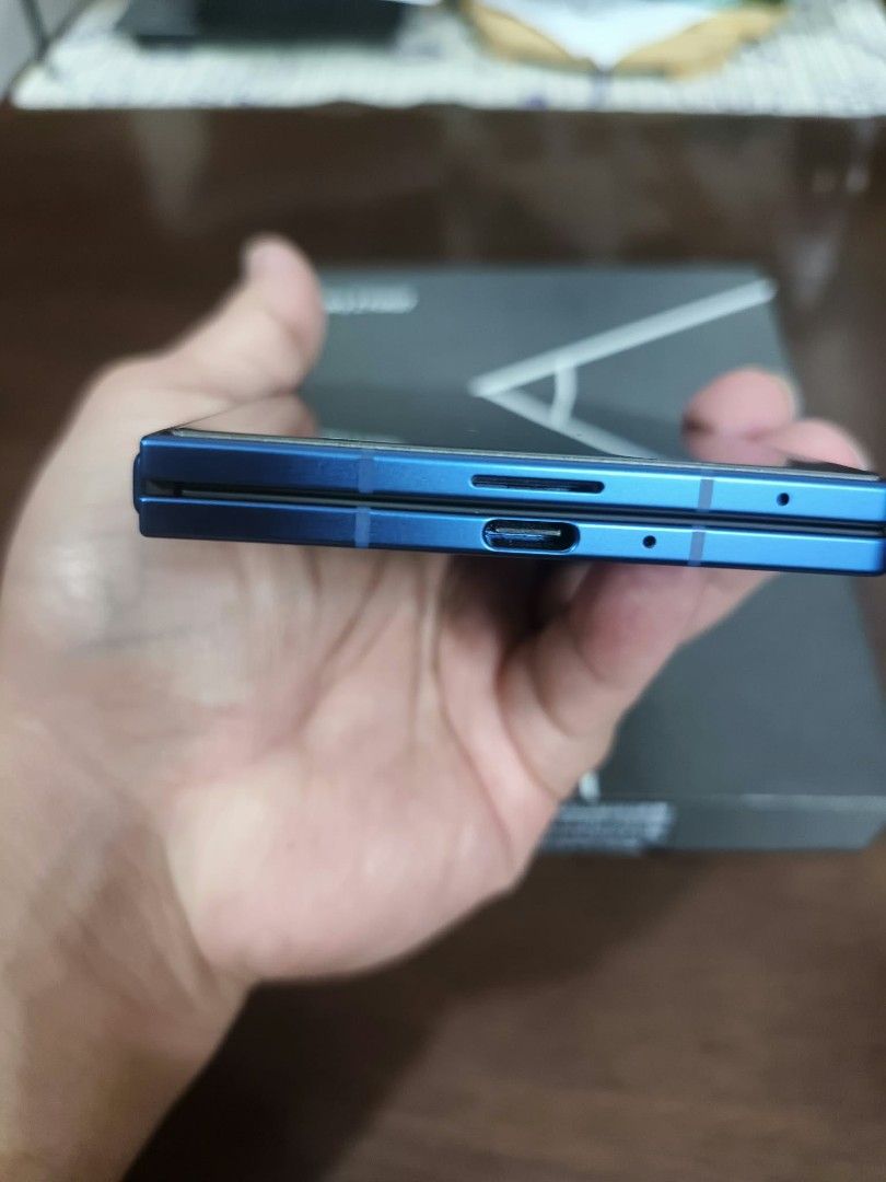 Samsung Fold 7 (Category: Samsung) located in Manila. Submitted by ramelesve17435 (Listing ID 1470955366, Image 3). Description: Samsung Fold 7 256gb complete makinis no issue Smartlockd freebies lots of case.