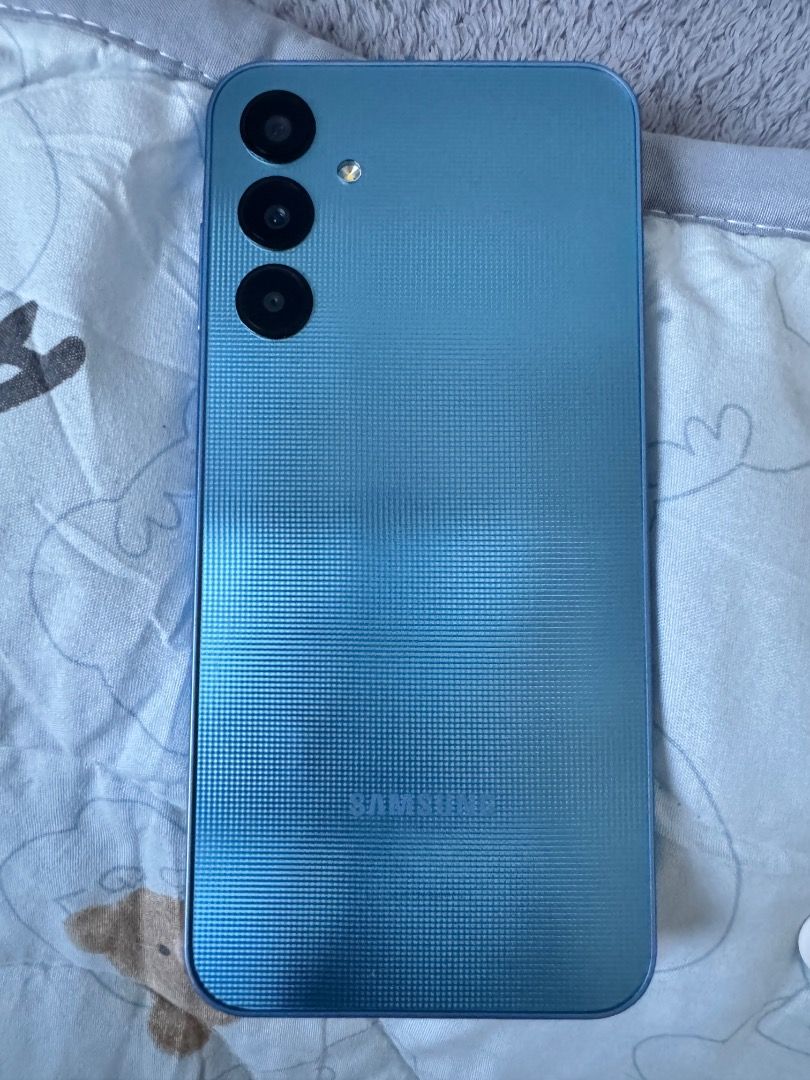 Samsung Galaxy A25 5G (Category: Samsung) located in Taytay. Submitted by calmrabbit_b78b3f (Listing ID 1471012273, Image 2). Description: - with charging cable and adapter - gamit lang pang hotspot - good condition - screen protector lang yung may basag - not network locked - no history of repair.