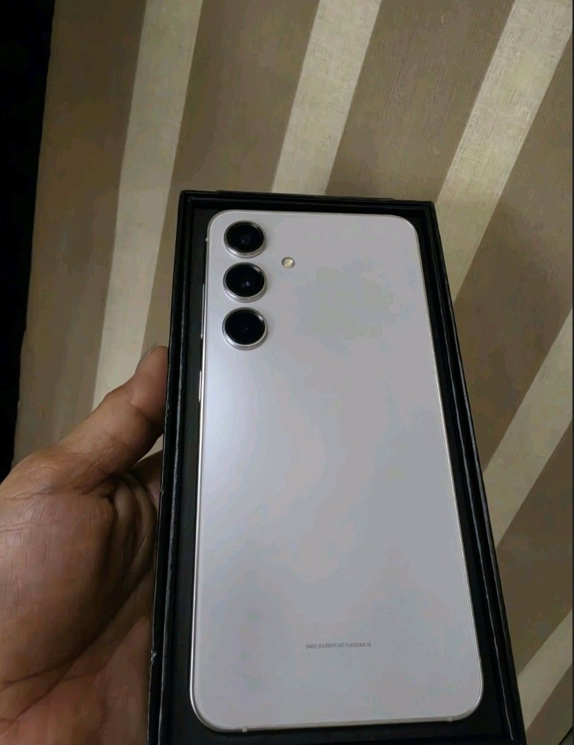 Samsung Galaxy S24 (Category: Samsung) located in Imus. Submitted by jhoiyyy (Listing ID 1470942912, Image 1). Description: paid already good as new.