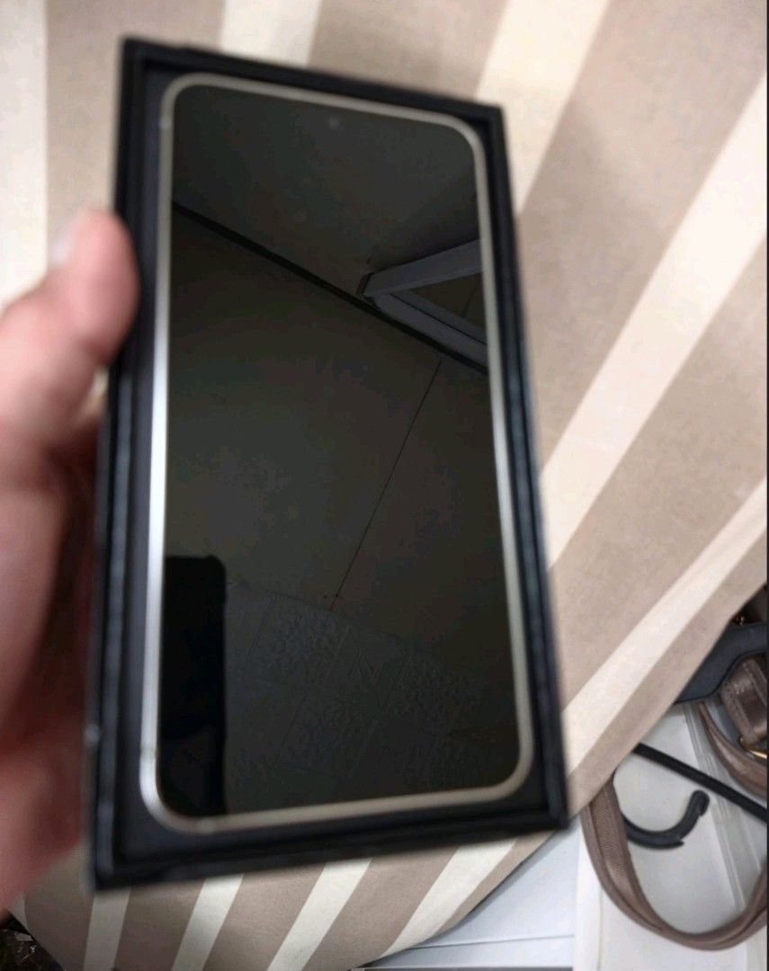 Samsung Galaxy S24 (Category: Samsung) located in Imus. Submitted by jhoiyyy (Listing ID 1470942912, Image 3). Description: paid already good as new.