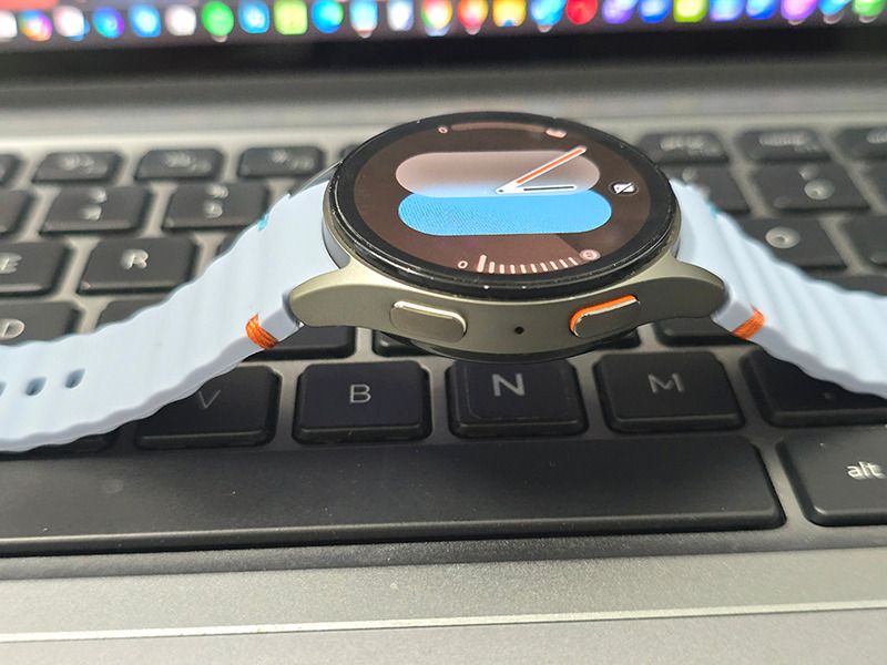 Samsung Galaxy Watch 7 40mm (Category: Wearables & Smart Watches) located in Makati City. Submitted by jon-gadget (Listing ID 1470989256, Image 3). Description: Samsung Galaxy Watch 7 40mm P4,999 - 100% working - Light dot like scratch sa round corner, overall makinis naman - No defect - Unit comes with magnetic charger Quick Specs: - Model: SM-L300 - MIL-STD-810H compliant - IP68 dust tight and water resistant - Compatible with standard 20mm str