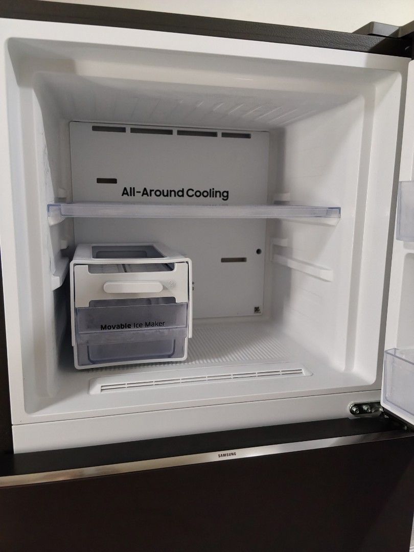 Samsung Inverter Ref (Category: Refrigerators and Freezers) located in Cavite. Submitted by coolrabbit.5ddd65 (Listing ID 1470965675, Image 2). Description: With minimal scratches sobrang linis at kinis sa loob 30k orig price.