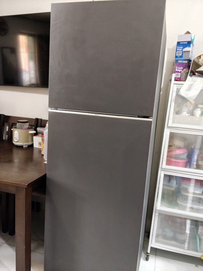 Samsung Inverter Ref (Category: Refrigerators and Freezers) located in Cavite. Submitted by coolrabbit.5ddd65 (Listing ID 1470965675, Image 3). Description: With minimal scratches sobrang linis at kinis sa loob 30k orig price.