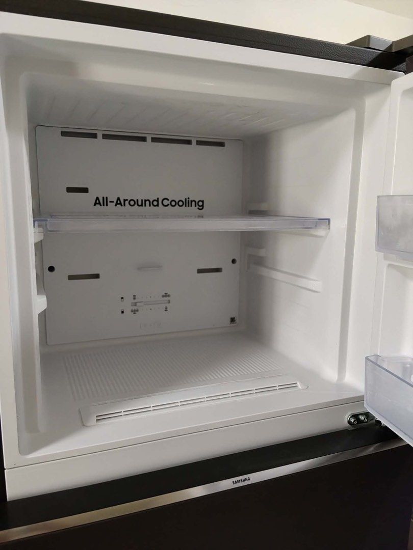 Samsung Inverter Refrigerator (Category: Refrigerators and Freezers) located in Rosario. Submitted by mira33396 (Listing ID 1470986089, Image 2). Description: Samsung Refrigerator for Sale! -2 doors inverter -Pwede connect sa phone for monitoring and control -may konting scratch sa labas pero makinis at walang issue sa loob. -Sobrang tipid sa kuryente 30k original price Pick-up or lalamove Location: San Agustin, Trece Martires Cavite.