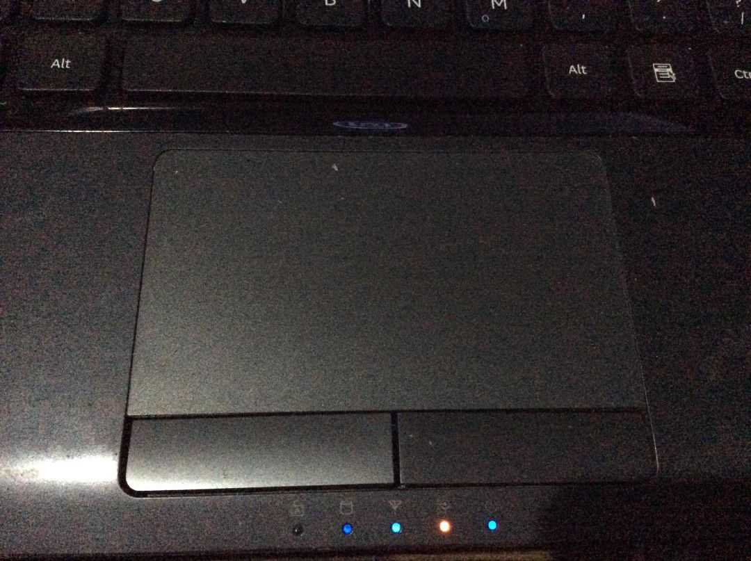 Samsung RV413 (Category: Laptops & Notebooks) located in Bongabong. Submitted by kittykatttttttt (Listing ID 1471052866, Image 2). Description: SAMSUNG RV413 RFS: Need funds for OJT -500gb HDD -8gb Ram -Can do light browsing -Can edit documents -Can binge watch -Naka linux mint -Pwede nyong iupgrade to SSD para mas mabilis and kung gusto nyo na iba ang OS.