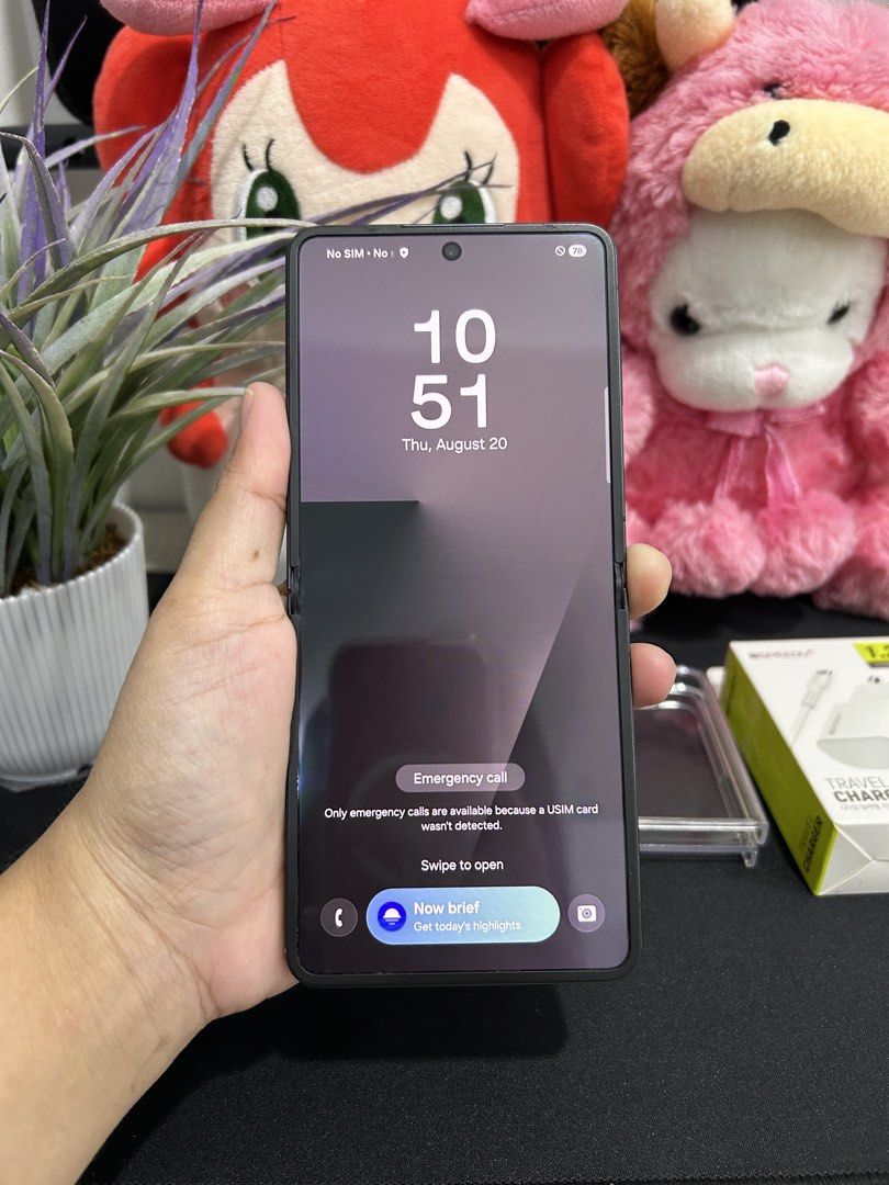 samsung z flip7 512gb black (Category: Samsung) located in Mandaluyong City. Submitted by cellspaceph (Listing ID 1470995742, Image 2). Description: SAMSUNG Z FLIP7 5G 512GB 12GB RAM no amoled burn/no flipmark issue: dents,fades,di gaanu straight php26,500‼️with charger/case.