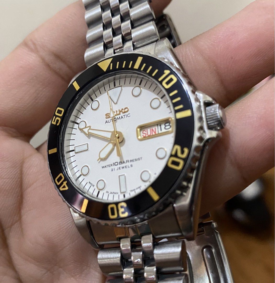 Seiko 10 bAr skx021 (Category: Men's Watches) located in Mandaluyong City. Submitted by pyesa_16 (Listing ID 1470932234, Image 2). Description: Seiko 10 Bar SKX021g Aftermarket dial hands & insert 38mm case diameter 20mm lug width Original seiko 7s26 automatic movement, newly serviced Comes with aftermarket jubilee strap no box & papers Price: 3500 + sf Location : mandaluyong near shaw, Can ship thru LBC ot lalamove Thank you!).