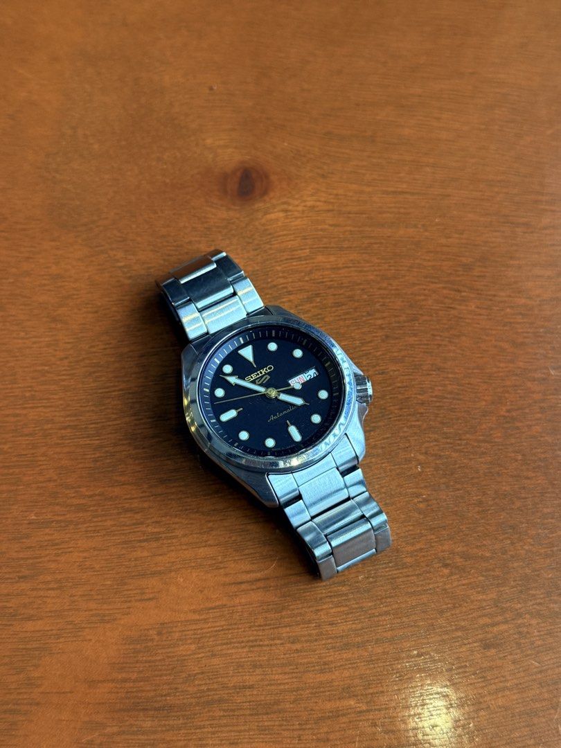 Seiko 5 Sports (Category: Men's Watches) located in Cebu City. Submitted by luxry.ph (Listing ID 1470989535, Image 1). Description: Pass sa barat Still in condition Gurantee from japan Working lahat.