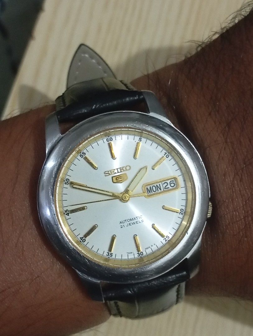 Seiko automatic (Category: Men's Watches) located in Las Pinas. Submitted by quick_deals_great_finds2 (Listing ID 1471072050, Image 3). Description: Original seiko 7s26 mechanism 40mm large new leather strap Good working condition.