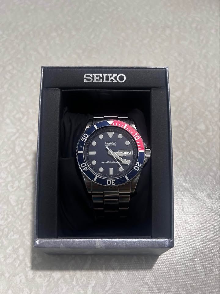 Seiko Pepsi SKX033 (Category: Men's Watches) located in Caloocan City. Submitted by mroberterv76851 (Listing ID 1471108959, Image 1). Description: -RARE WATCH HARD TO FIND -all original (insert, bracelet, movement) -seiko skx033 pepsi -BMBY July 2000 -all original (insert, bracelet, movement) -no AM parts -good working condition -never been buffed -no box, no papers .