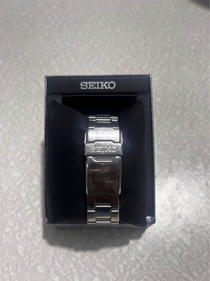 Seiko Pepsi SKX033 (Category: Men's Watches) located in Caloocan City. Submitted by mroberterv76851 (Listing ID 1471108959, Image 2). Description: -RARE WATCH HARD TO FIND -all original (insert, bracelet, movement) -seiko skx033 pepsi -BMBY July 2000 -all original (insert, bracelet, movement) -no AM parts -good working condition -never been buffed -no box, no papers .