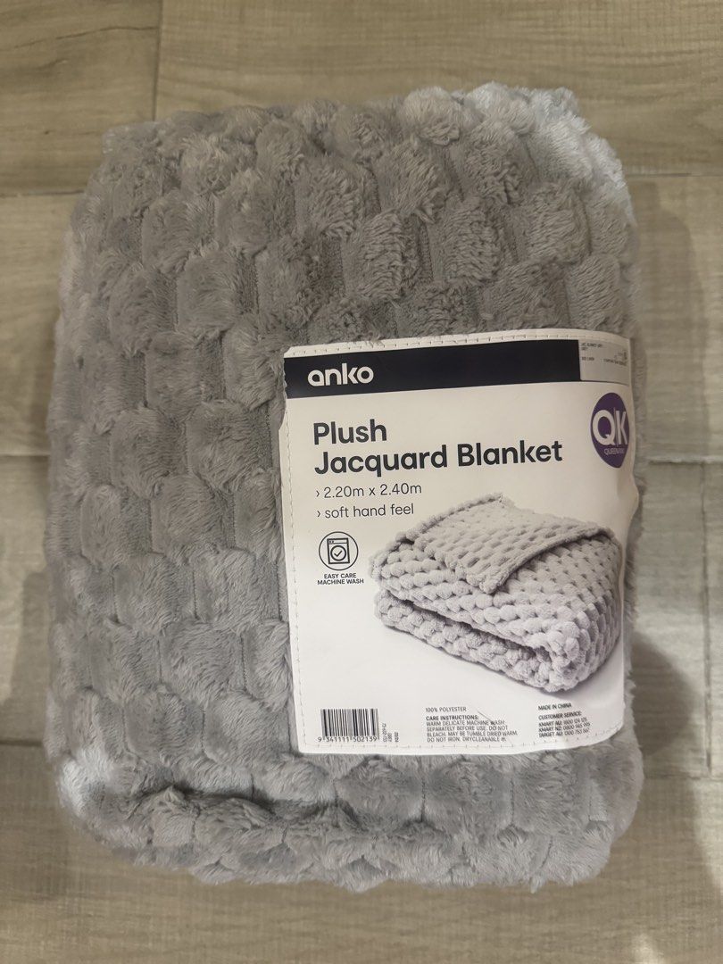 Selling Anko Plush Jacquard Blanket! (Category: Bedding & Towels) located in Pasig City. Submitted by crabramenlover (Listing ID 1471086021, Image 2). Description: 📌 Originally Bought in Australia, Brand new, from Kmart. 📌 Comes in the color grey, Size Queen Bed. 📦Meetup Loc: Estancia, Pasig City..