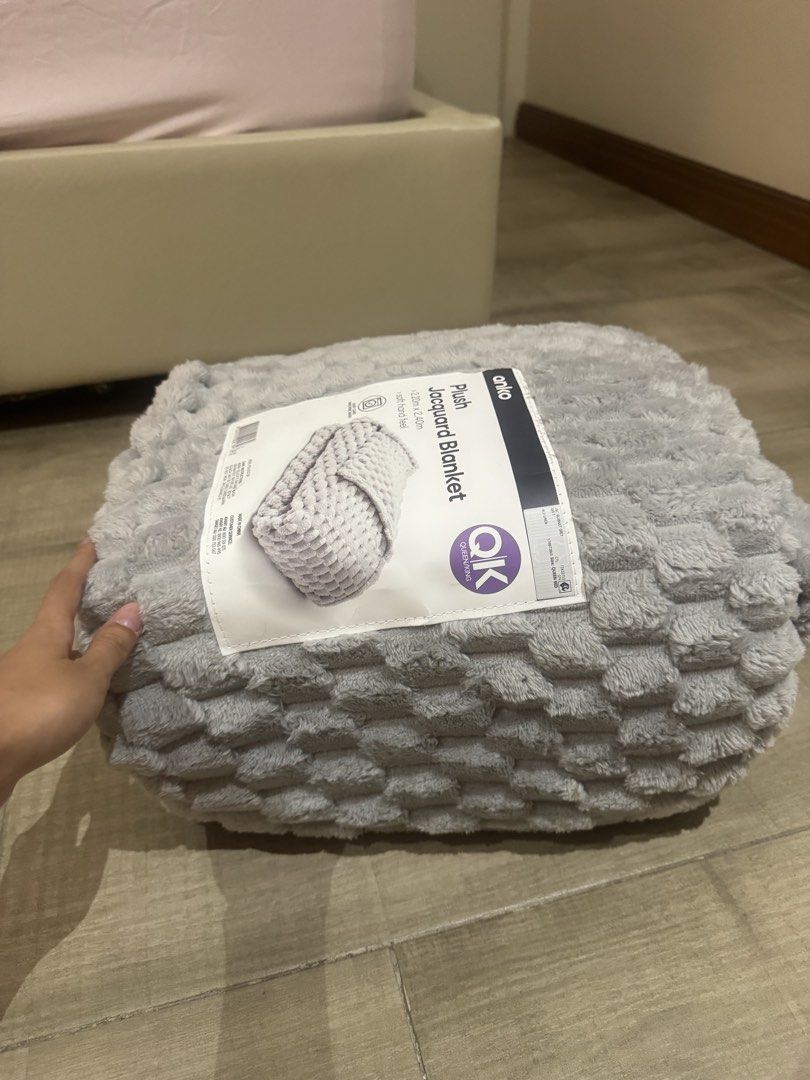 Selling Anko Plush Jacquard Blanket! (Category: Bedding & Towels) located in Pasig City. Submitted by crabramenlover (Listing ID 1471086021, Image 3). Description: 📌 Originally Bought in Australia, Brand new, from Kmart. 📌 Comes in the color grey, Size Queen Bed. 📦Meetup Loc: Estancia, Pasig City..