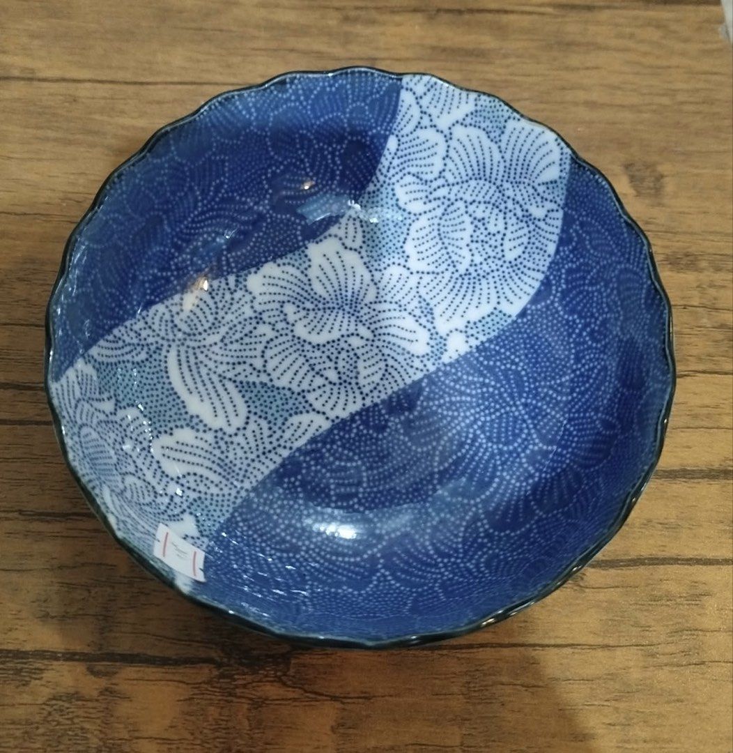 set of 4 bowl (Category: Dinnerware & Cutlery) located in San Fernando. Submitted by dntjapansurpluselyu (Listing ID 1471081274, Image 1). Description: .