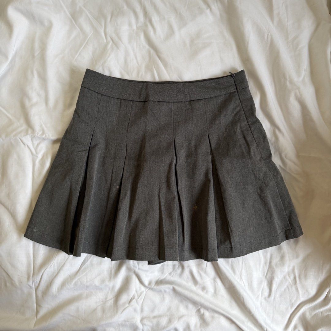Shein Grey Pleated Skirt (Category: Skirts) located in Cavite. Submitted by kydeclutter (Listing ID 1470998299, Image 3). Description: - Style: Classic skater skirt with front pleats and structured waistband; has shorts inside - Versatile and easy to match with basic tops or jackets - Only worn once!.
